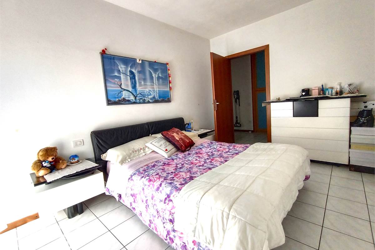 MONGUZZO AMPIO QUADRILOCALE CON TERRAZZO