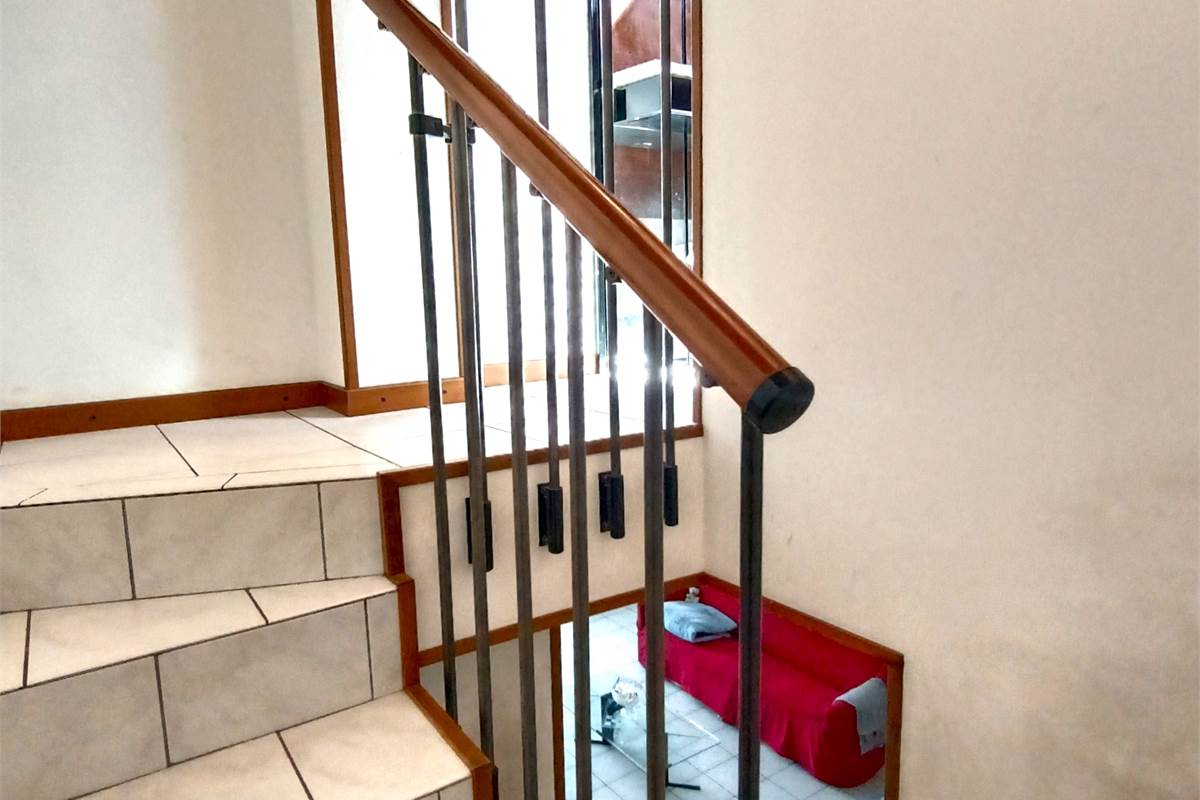 MONGUZZO AMPIO QUADRILOCALE CON TERRAZZO