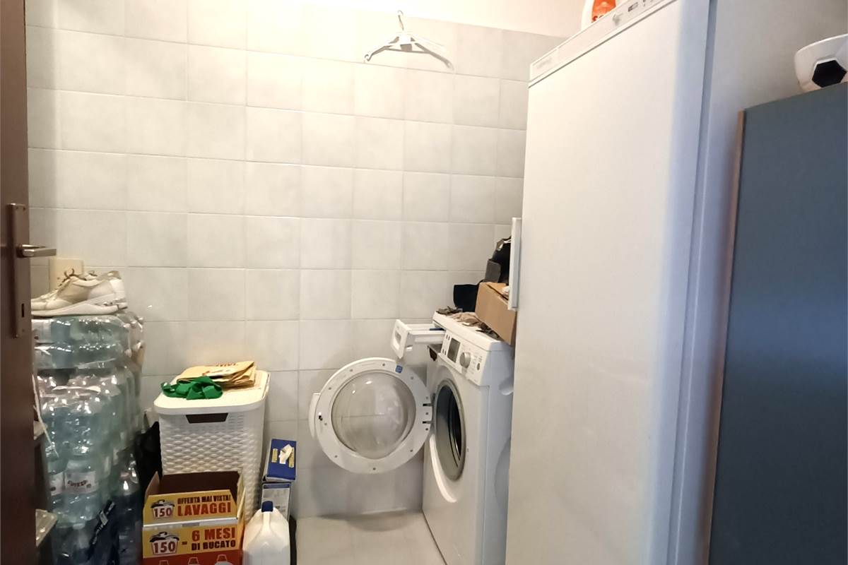 MONGUZZO AMPIO QUADRILOCALE CON TERRAZZO