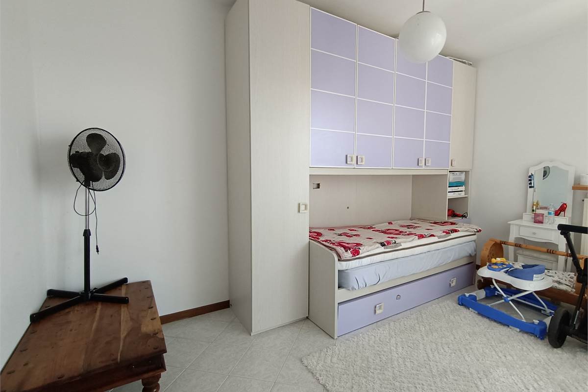 ERBA AMPIO QUADRILOCALE CON TERRAZZO