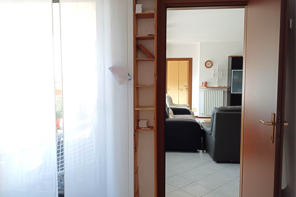 ERBA AMPIO QUADRILOCALE CON TERRAZZO