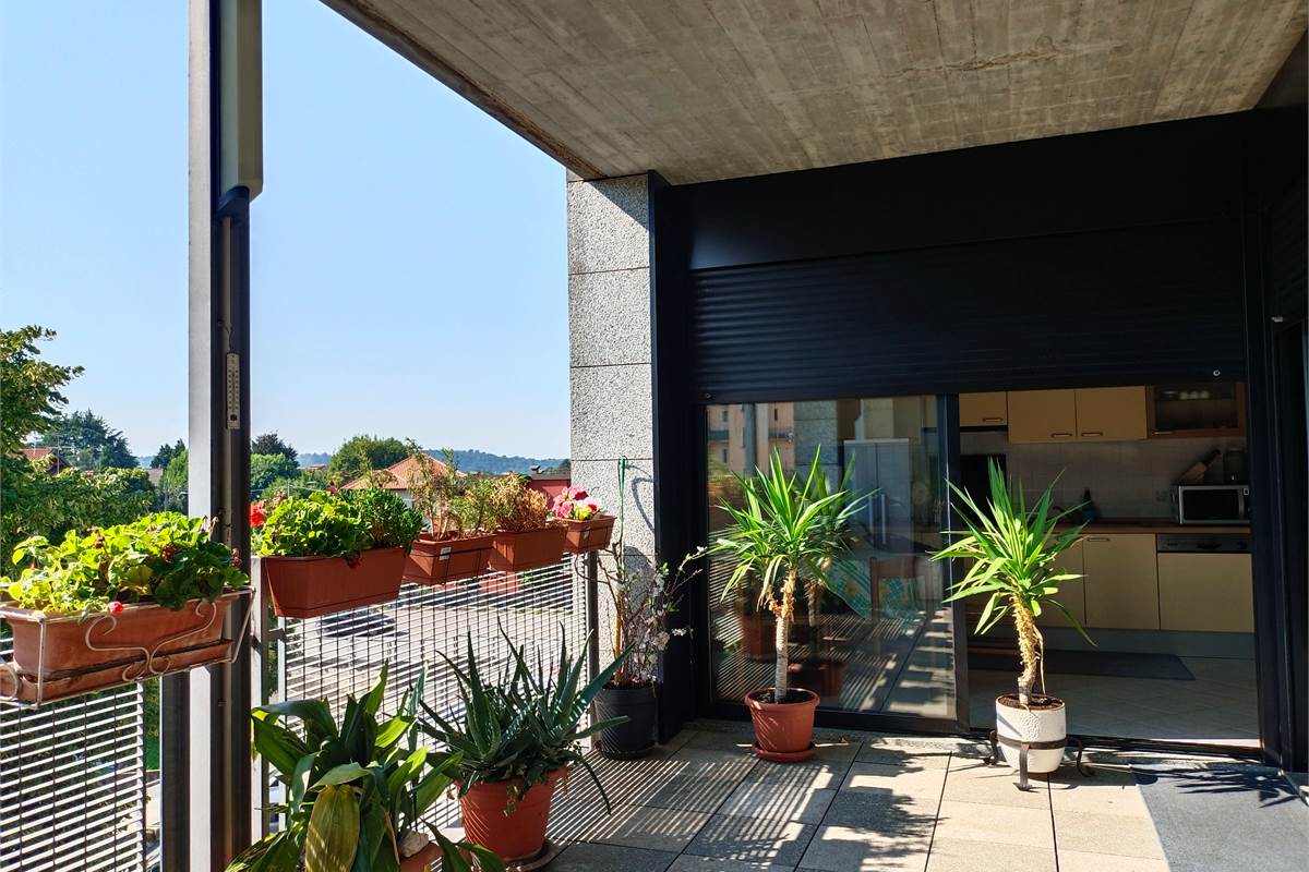 ERBA AMPIO QUADRILOCALE CON TERRAZZO