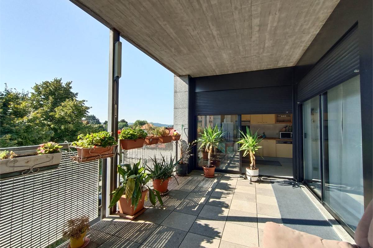 ERBA AMPIO QUADRILOCALE CON TERRAZZO