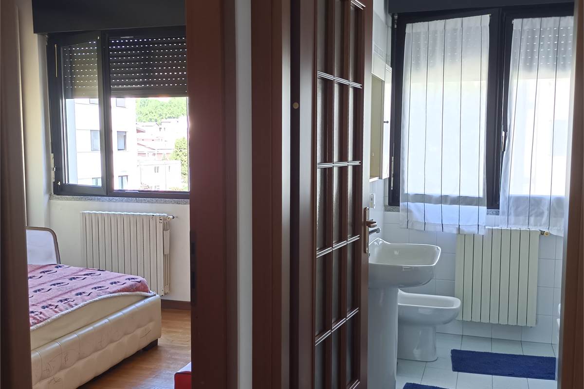 ERBA AMPIO QUADRILOCALE CON TERRAZZO