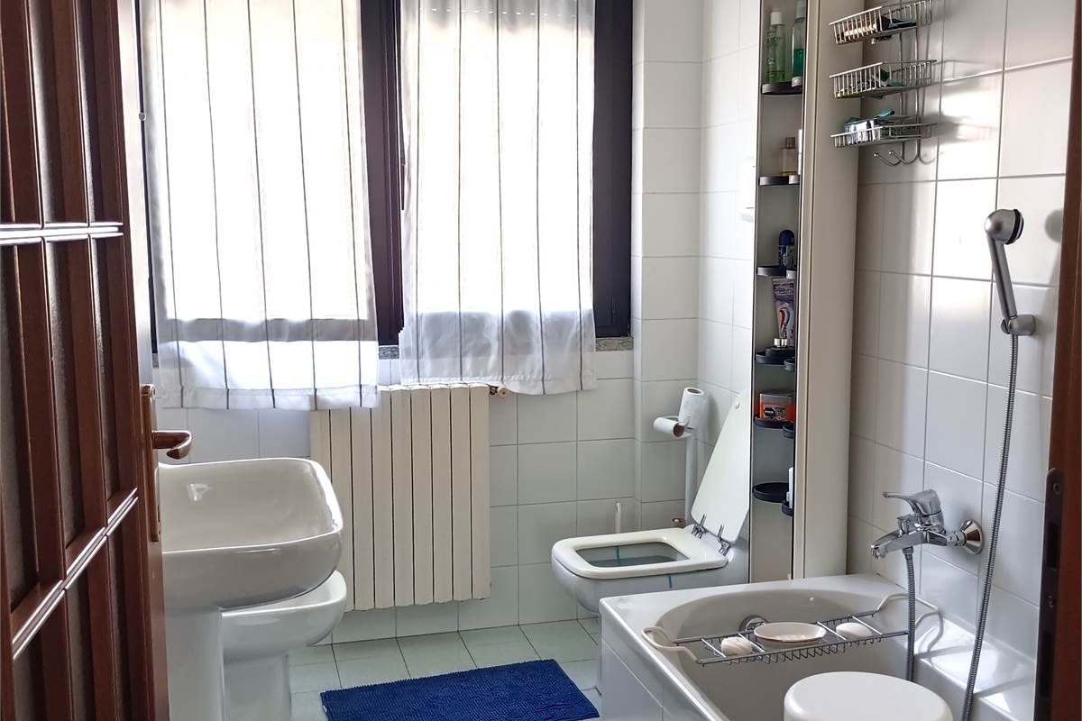 ERBA AMPIO QUADRILOCALE CON TERRAZZO
