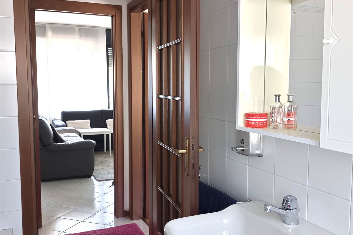 ERBA AMPIO QUADRILOCALE CON TERRAZZO