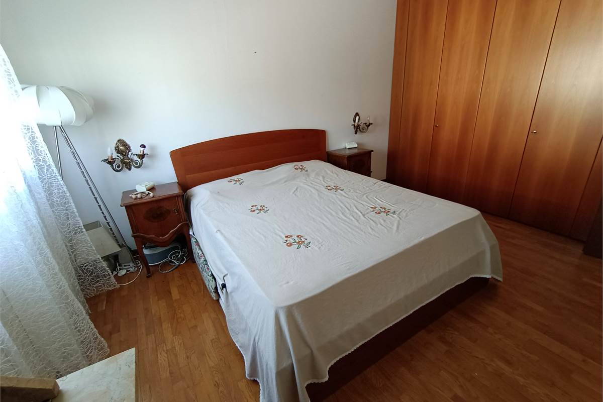 ERBA AMPIO QUADRILOCALE CON TERRAZZO