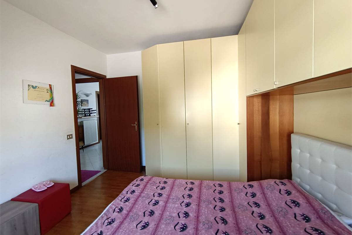 ERBA AMPIO QUADRILOCALE CON TERRAZZO