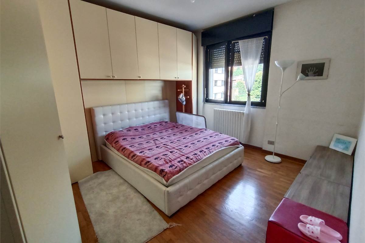 ERBA AMPIO QUADRILOCALE CON TERRAZZO