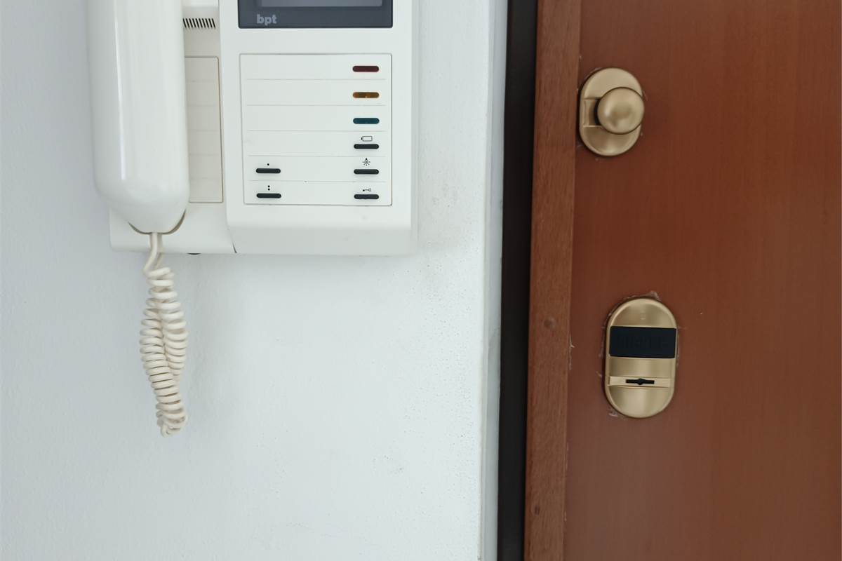 ERBA AMPIO QUADRILOCALE CON TERRAZZO