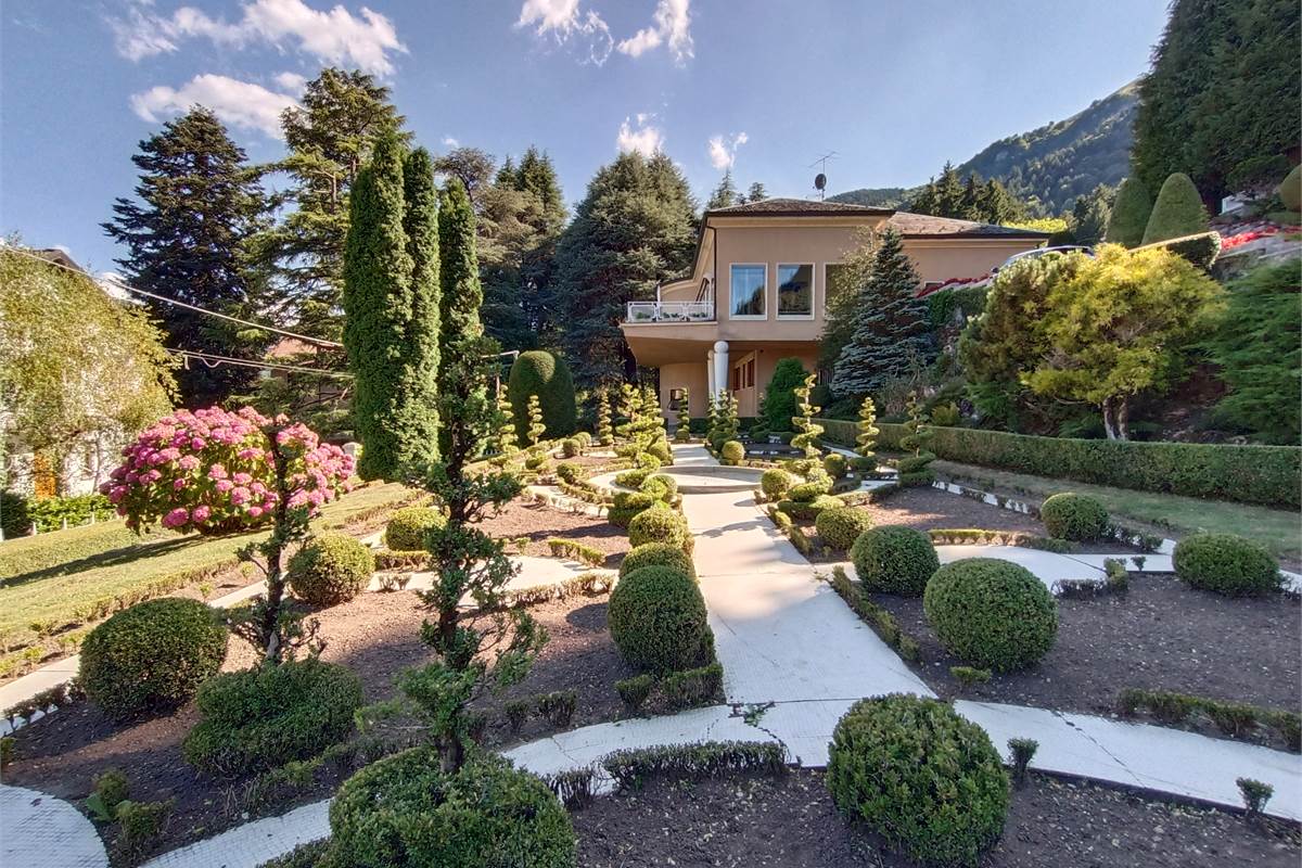 MAGREGLIO A POCHI PASSI DA BELLAGIO VILLA D'EPOCA