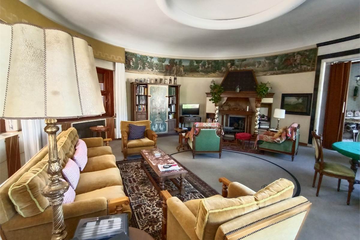 MAGREGLIO A POCHI PASSI DA BELLAGIO VILLA D'EPOCA