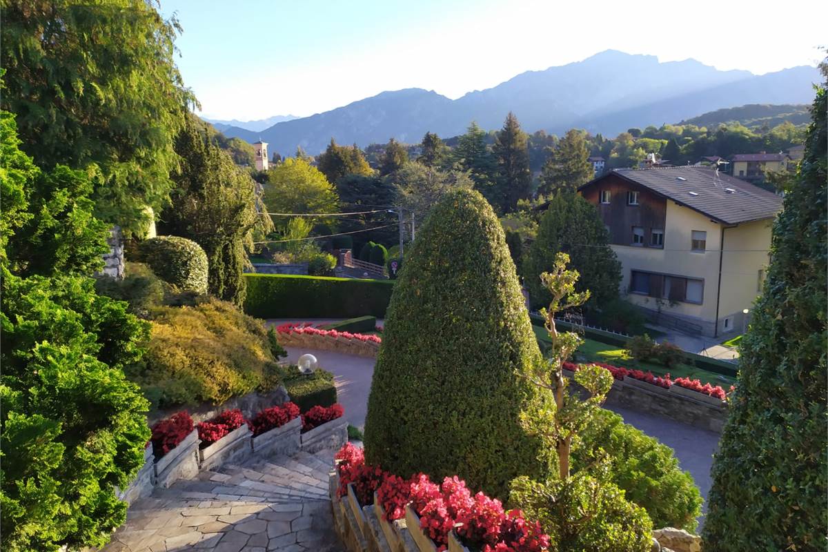 MAGREGLIO A POCHI PASSI DA BELLAGIO VILLA D'EPOCA