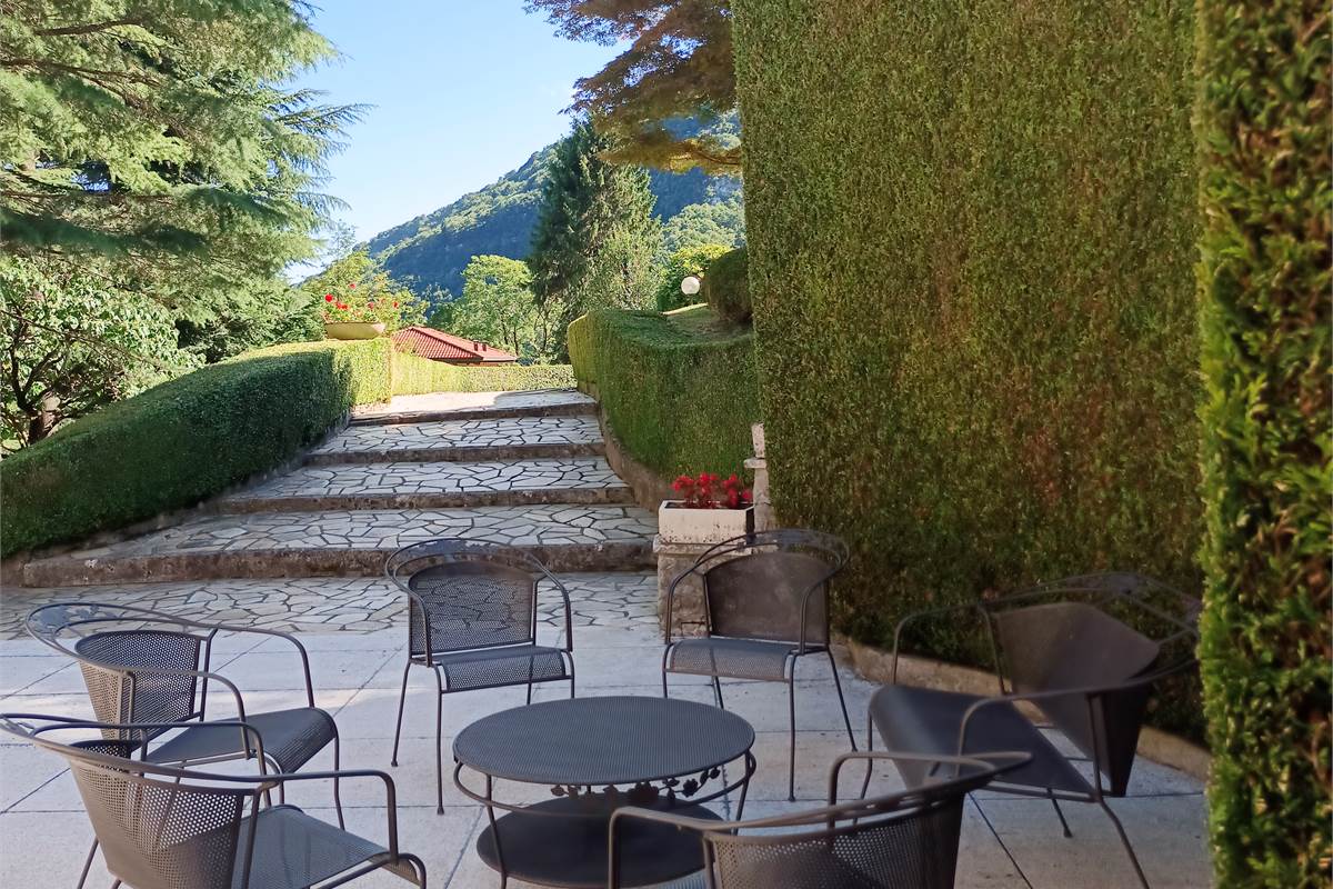 MAGREGLIO A POCHI PASSI DA BELLAGIO VILLA D'EPOCA