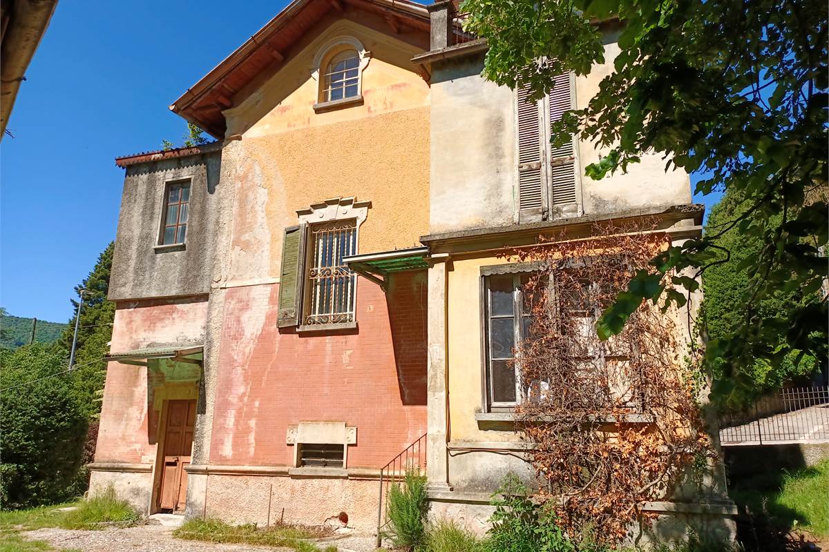 VILLA UNIFAMILIARE VIA SEGANTINI 20 CAGLIO