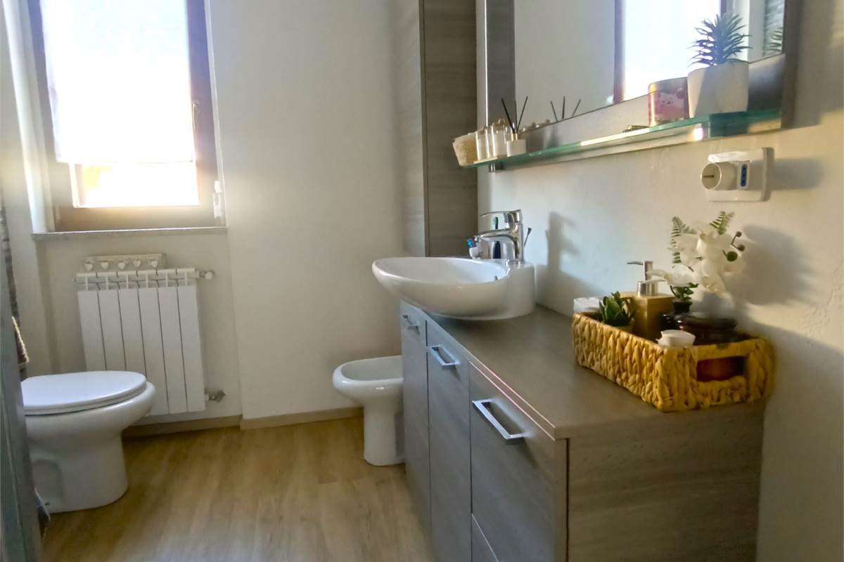 LIMIDO COMASCO LUMINOSO TRILOCALE