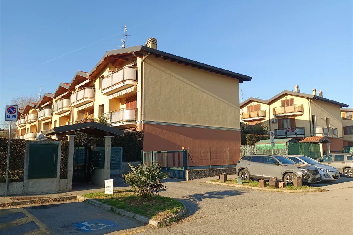 LIMIDO COMASCO LUMINOSO TRILOCALE