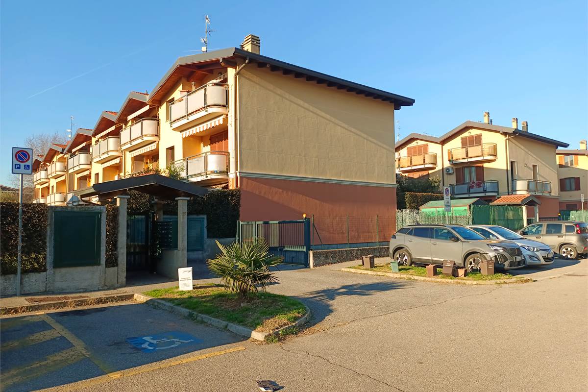 LIMIDO COMASCO LUMINOSO TRILOCALE