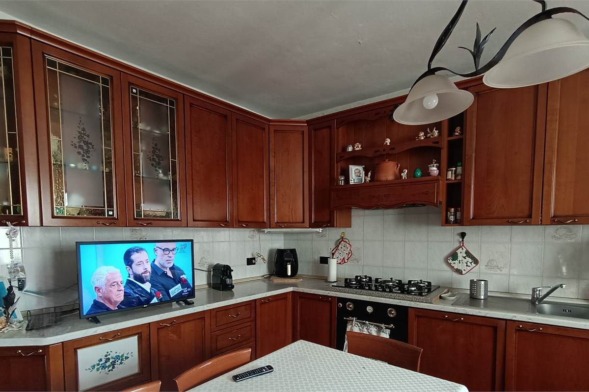 VALBRONA TRILOCALE CON TERRAZZO