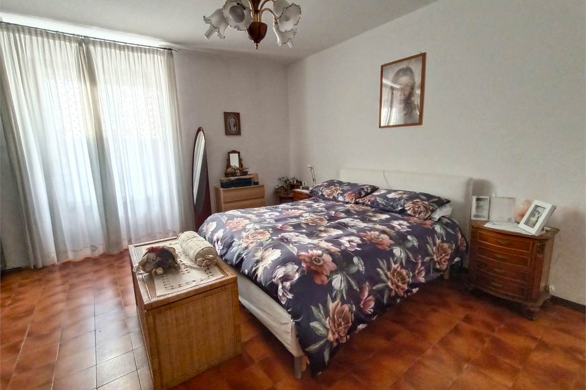 VALBRONA TRILOCALE CON TERRAZZO