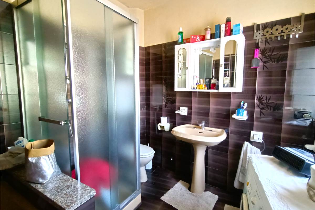 VALBRONA TRILOCALE CON TERRAZZO