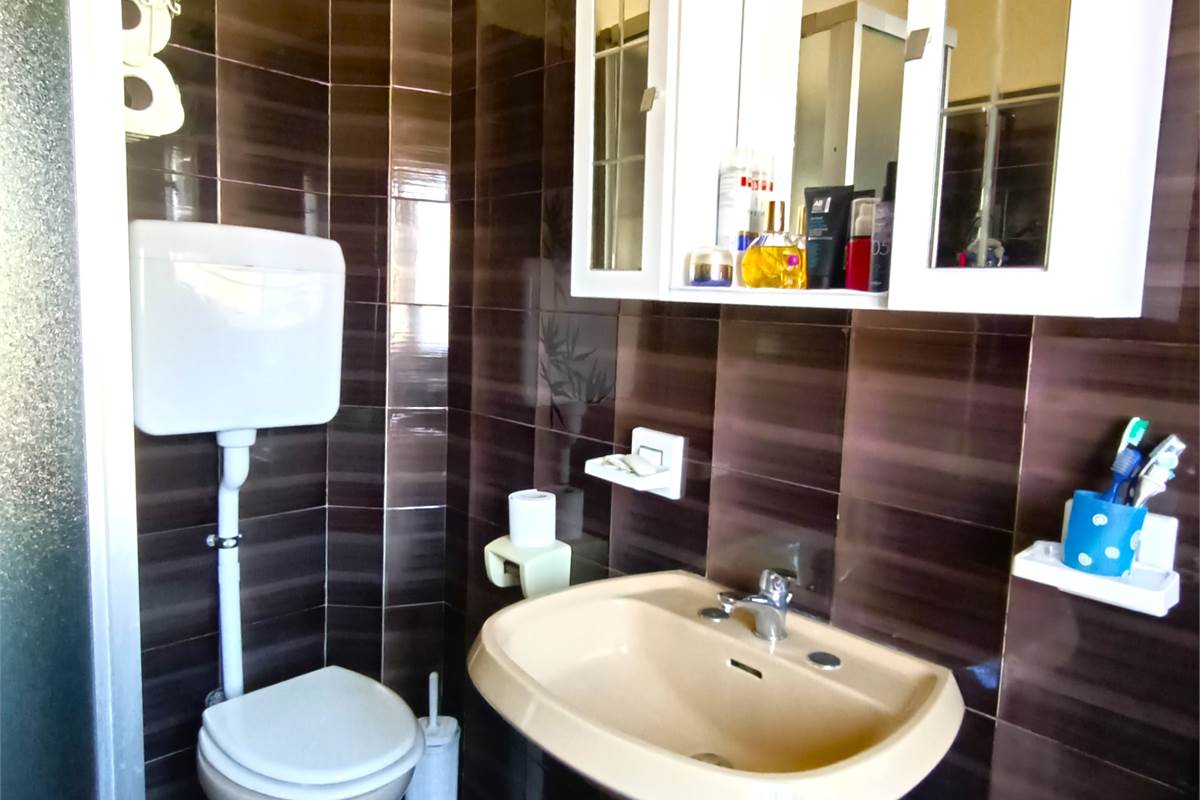 VALBRONA TRILOCALE CON TERRAZZO