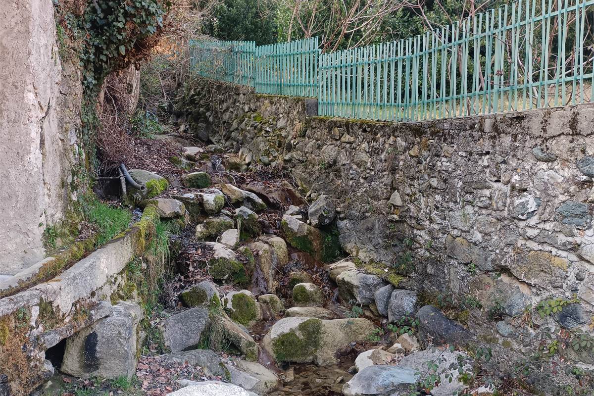 VALBRONA TRILOCALE CON TERRAZZO