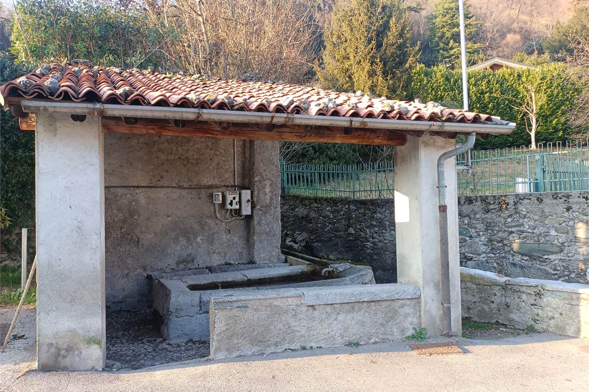 VALBRONA TRILOCALE CON TERRAZZO