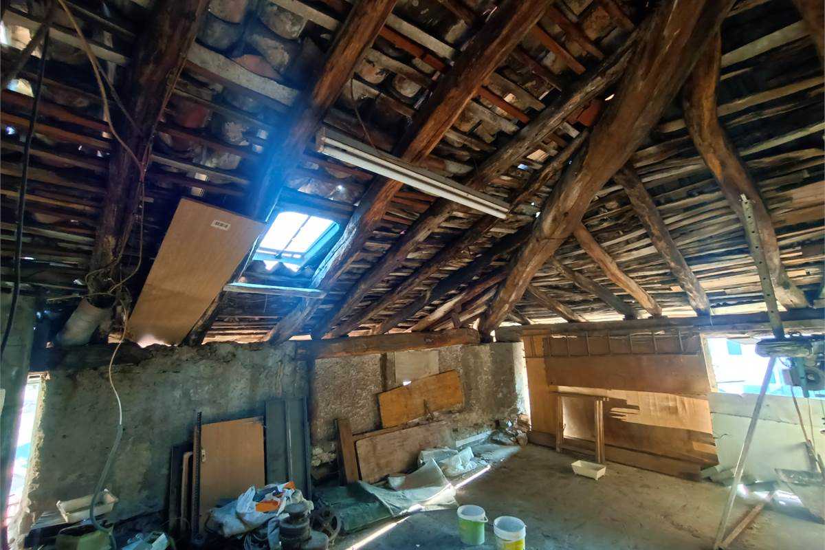 VALBRONA TRILOCALE CON TERRAZZO