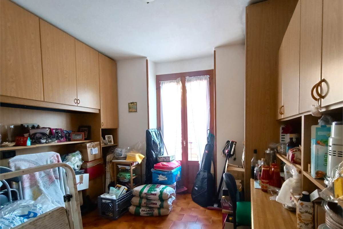 VALBRONA TRILOCALE CON TERRAZZO