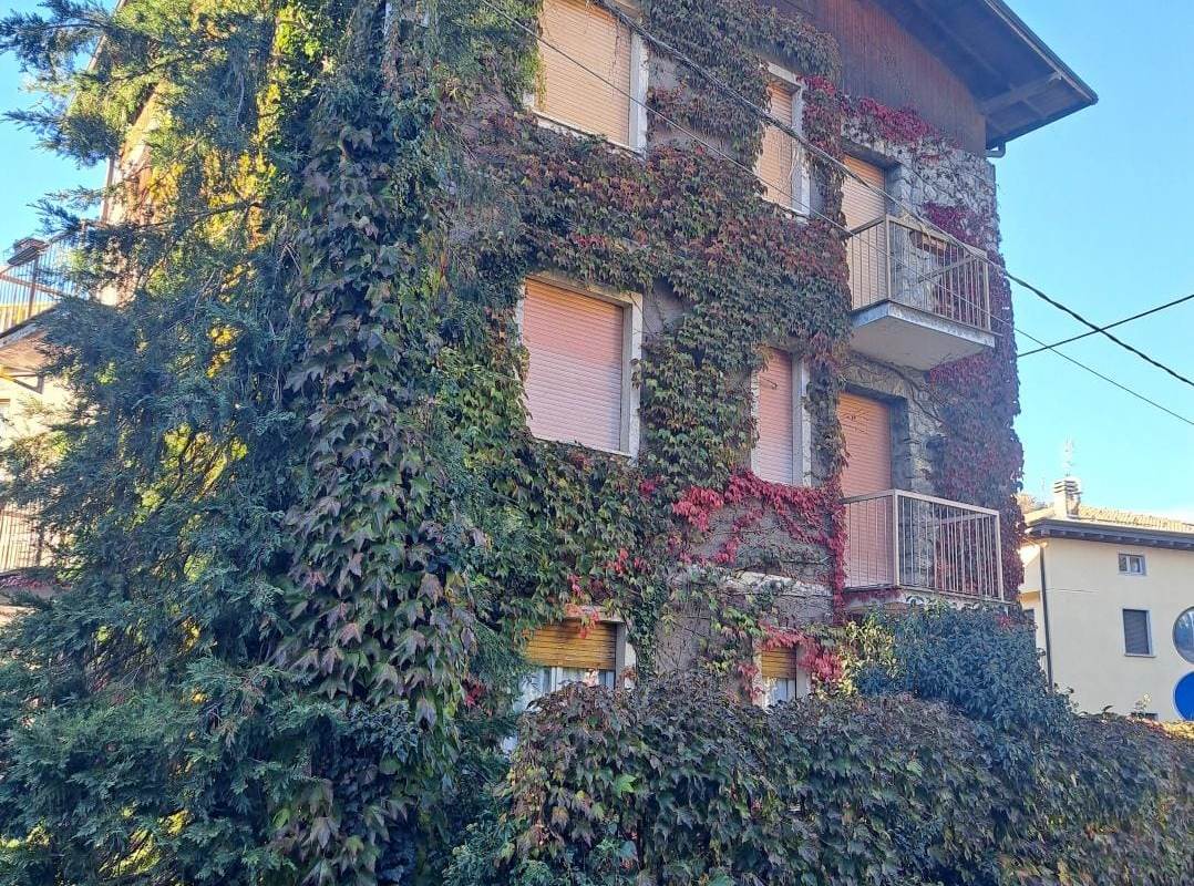 2 locali In Vendita a Magreglio