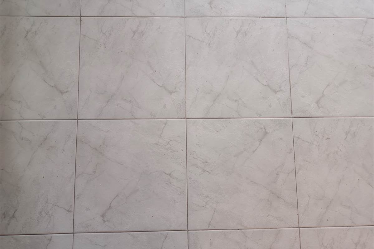 ERBA VENDESI TRILOCALE CON BALCONE