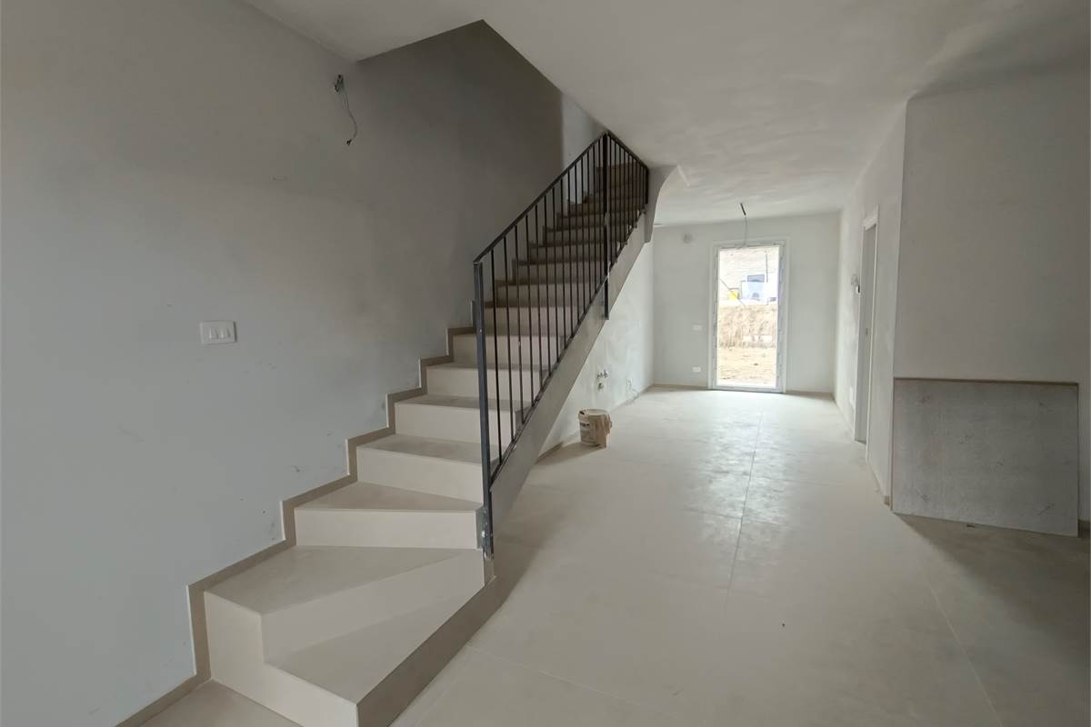 MONGUZZO NUOVISSIMA VILLETTA A SCHIERA VISTA LAGO