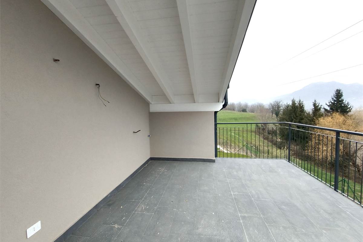 MONGUZZO NUOVISSIMA VILLETTA A SCHIERA VISTA LAGO