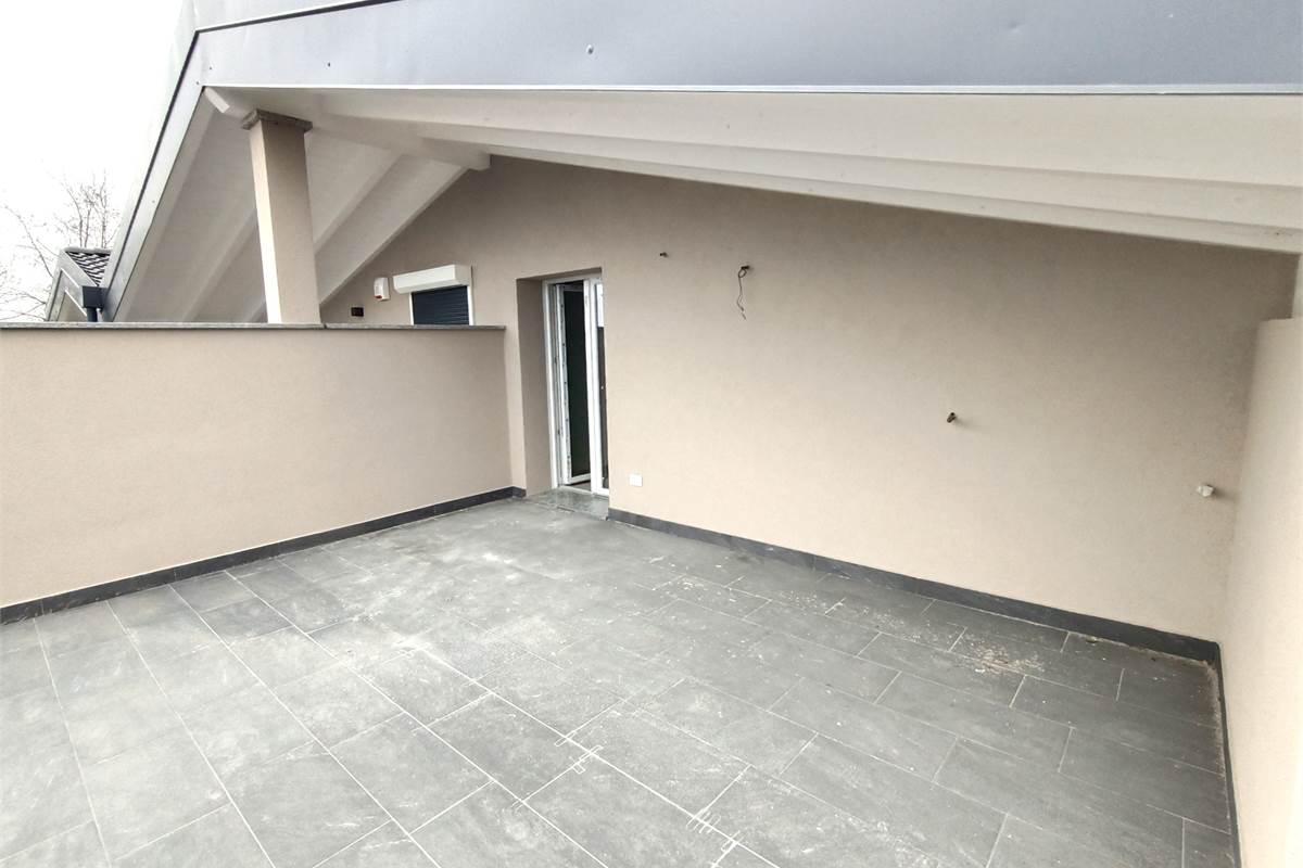 MONGUZZO NUOVISSIMA VILLETTA A SCHIERA VISTA LAGO