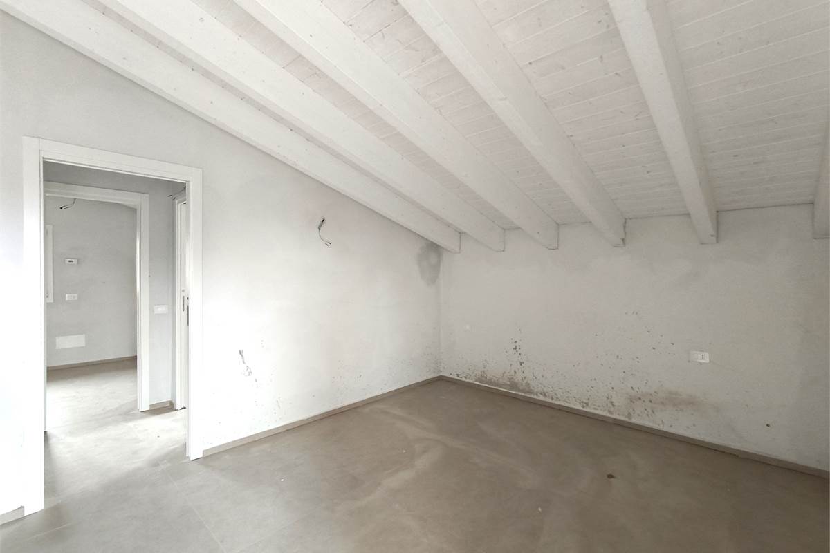 MONGUZZO NUOVISSIMA VILLETTA A SCHIERA VISTA LAGO