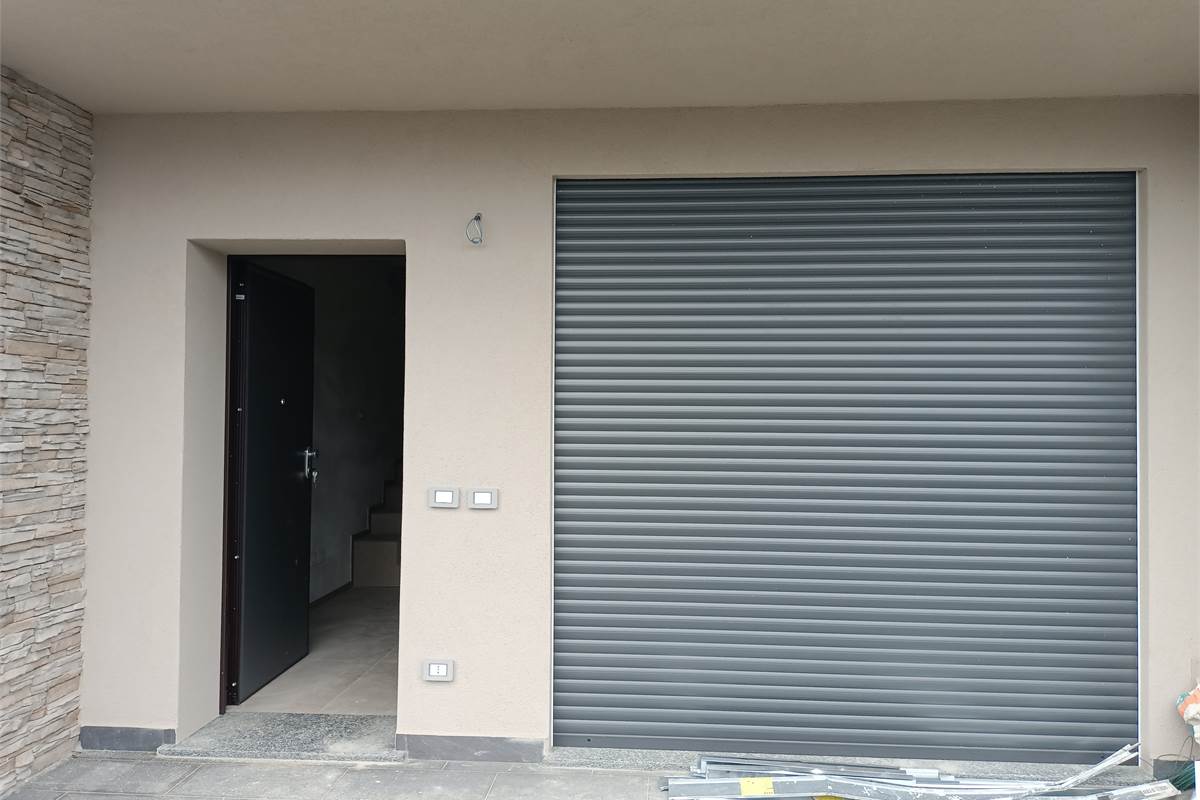 MONGUZZO NUOVISSIMA VILLETTA A SCHIERA VISTA LAGO