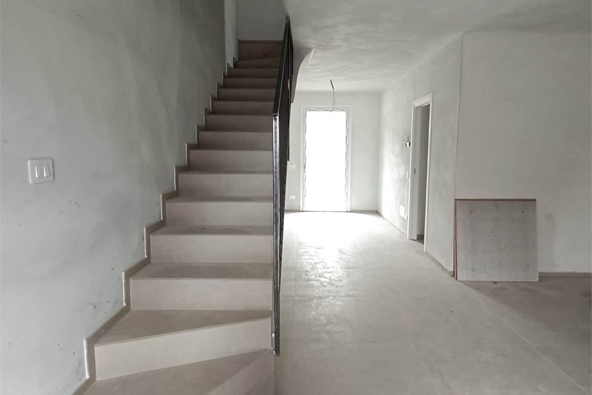 MONGUZZO NUOVISSIMA VILLETTA A SCHIERA VISTA LAGO