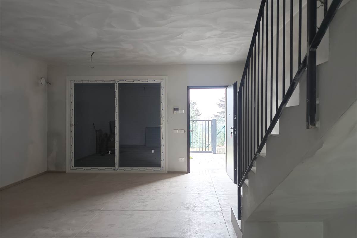 MONGUZZO NUOVISSIMA VILLETTA A SCHIERA VISTA LAGO