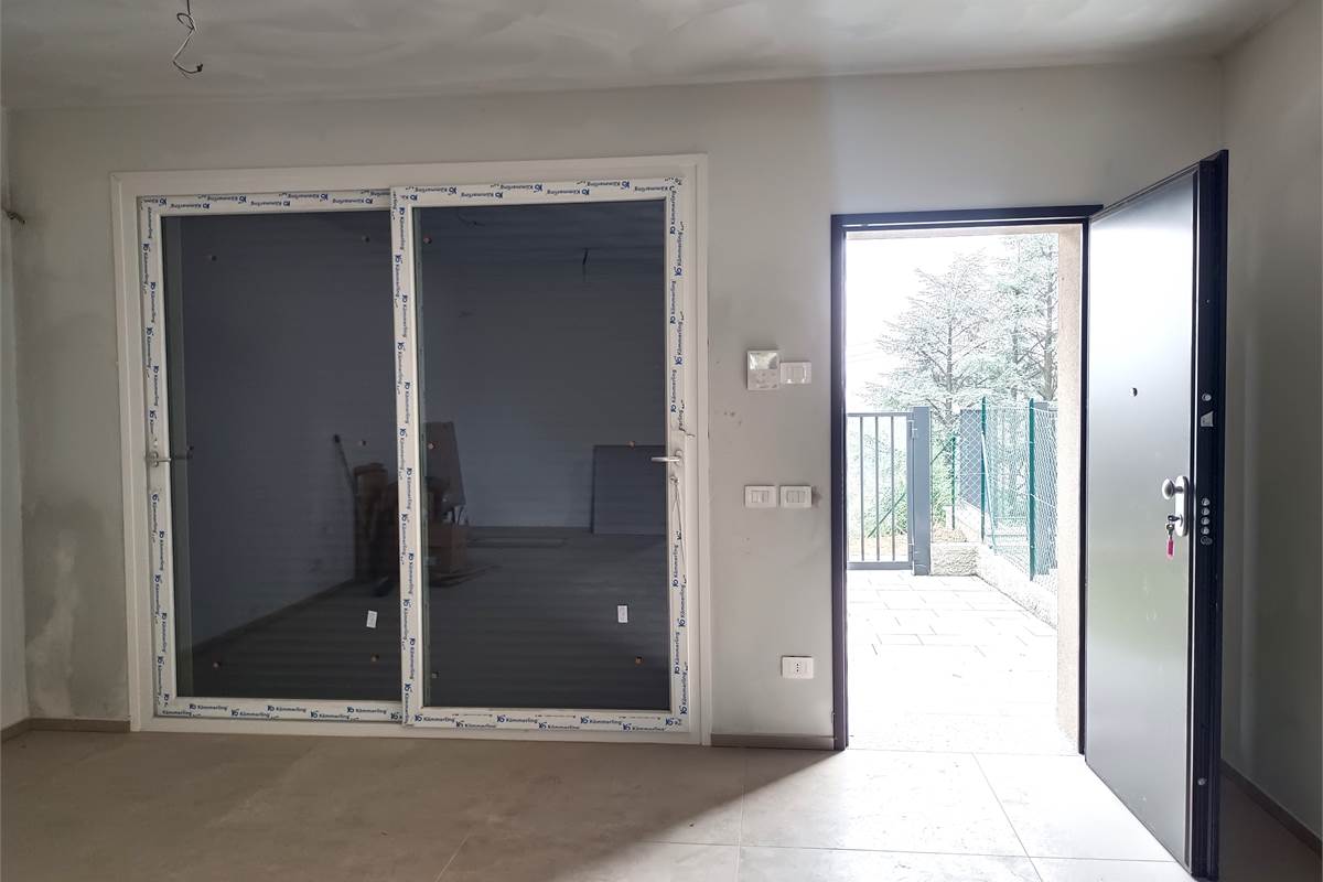 MONGUZZO NUOVISSIMA VILLETTA A SCHIERA VISTA LAGO