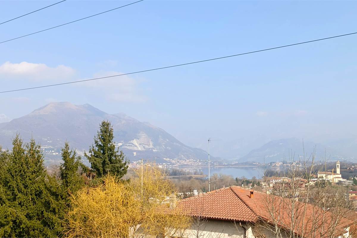 MONGUZZO NUOVISSIMA VILLETTA A SCHIERA VISTA LAGO