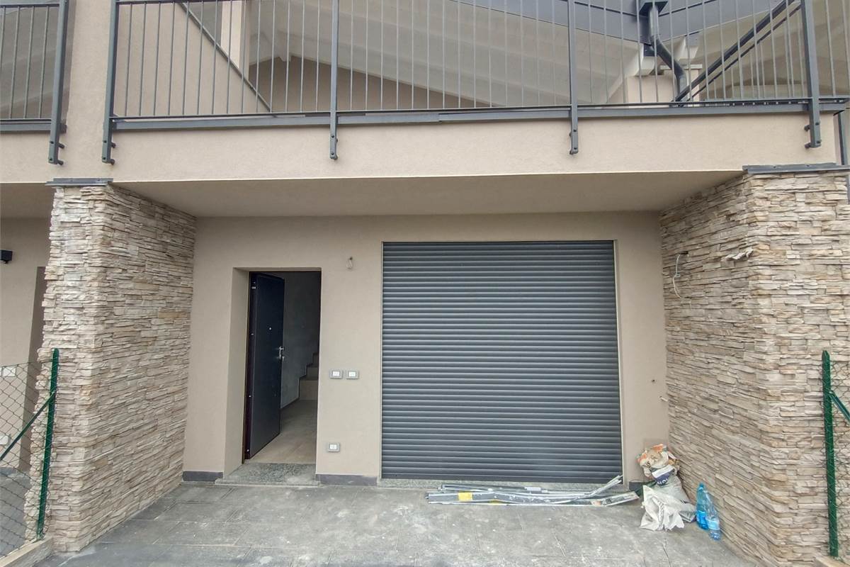 MONGUZZO NUOVISSIMA VILLETTA A SCHIERA VISTA LAGO