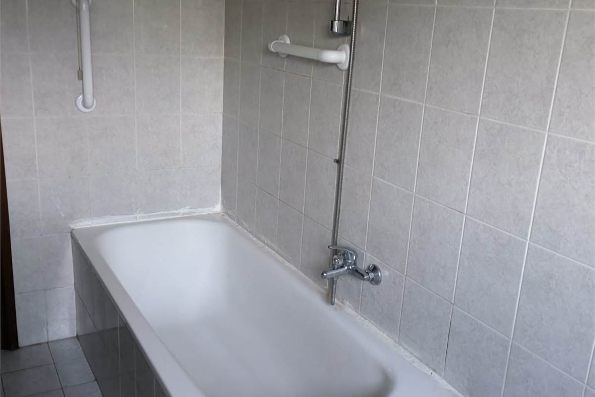 ERBA VENDESI TRILOCALE CON BALCONE