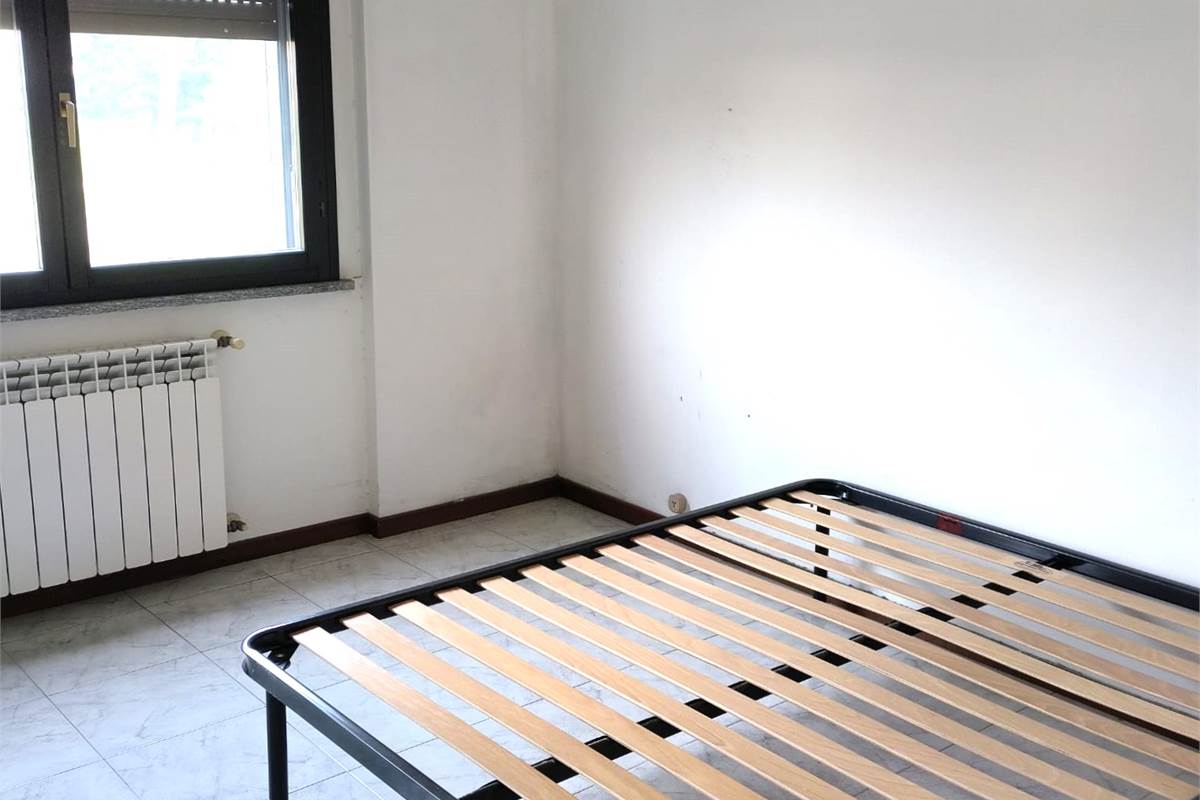 ERBA VENDESI TRILOCALE CON BALCONE