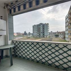 ERBA VENDESI TRILOCALE CON BALCONE