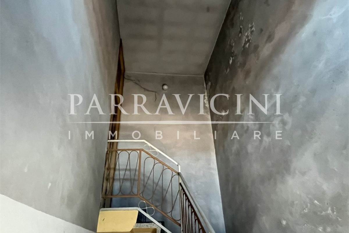 porzione di casa indipendente con 2 balconi