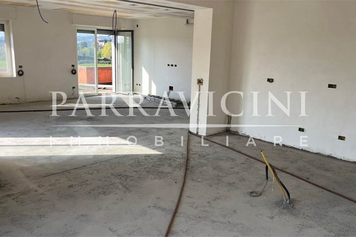 Attico in villa con terrazzo e box 