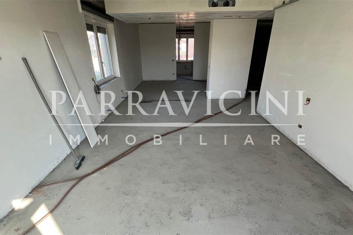 Attico in villa con terrazzo e box 