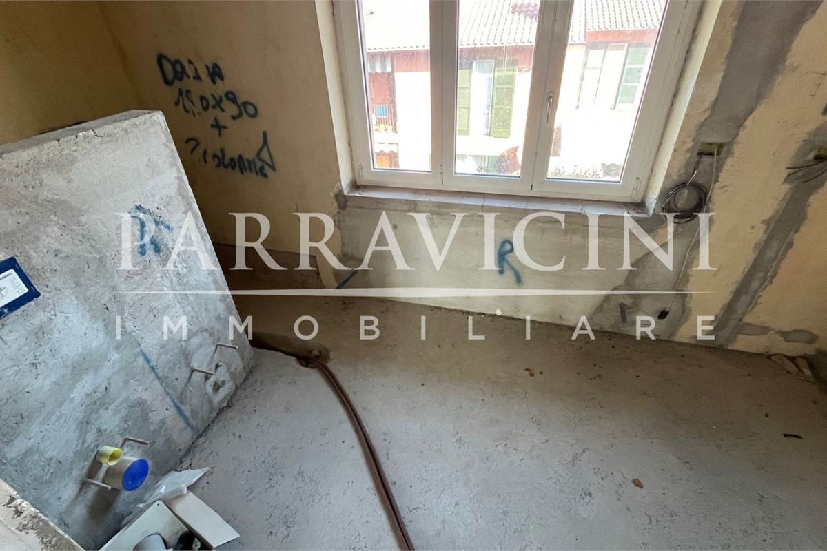 Attico in villa con terrazzo e box 