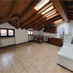 TRILOCALE MANSARDATO CON BALCONCINO